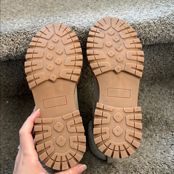 Nautica Beige Shearling-Trim Lug Sole Ankle Boots - Picture 5 of 7